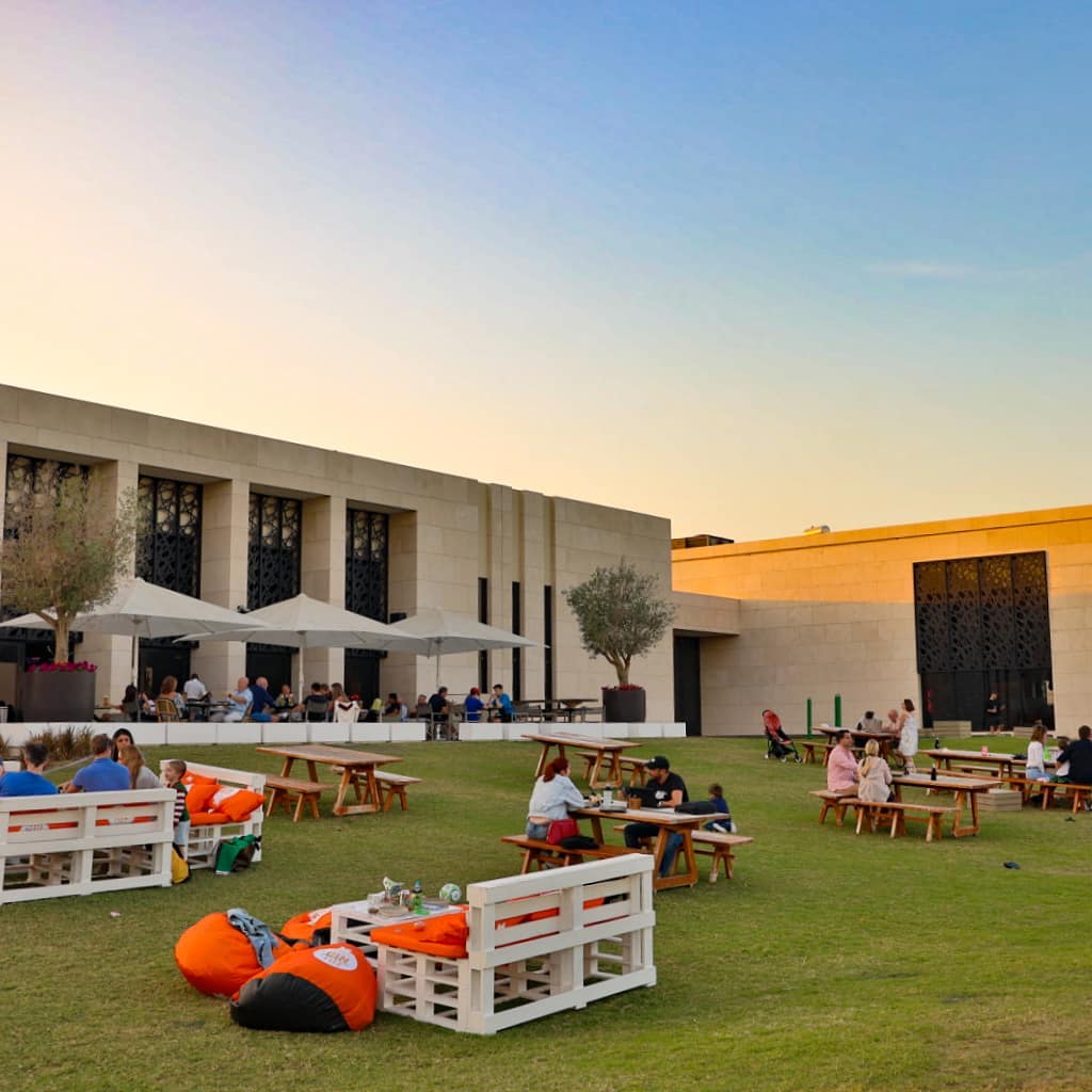 the duck hook restaurant dubai | FEW.ae