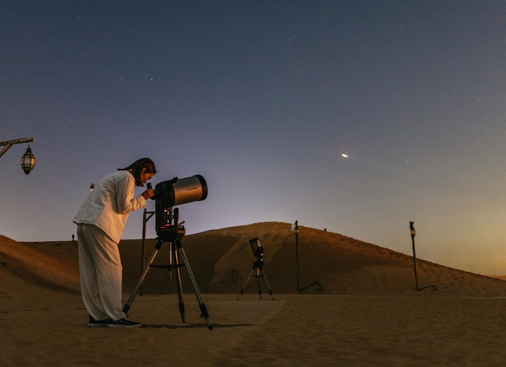 OBSERVING THE SKY AT NIGHT IN THE DESERT | FEW.ae