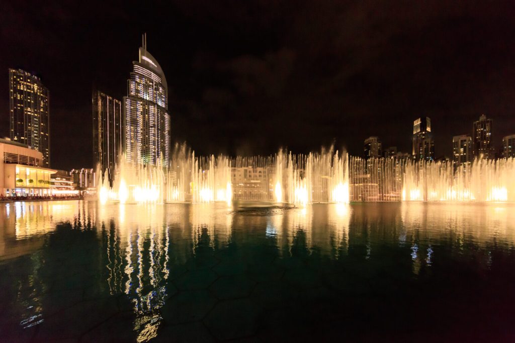 dancing fountains in Dubai in night time | FEW.ae