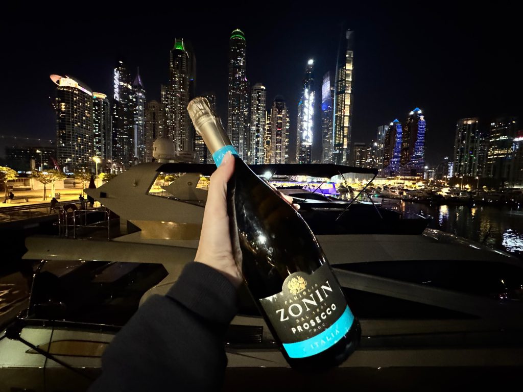 Are tourists allowed to drink alcohol at Dubai hotels | FEW.ae