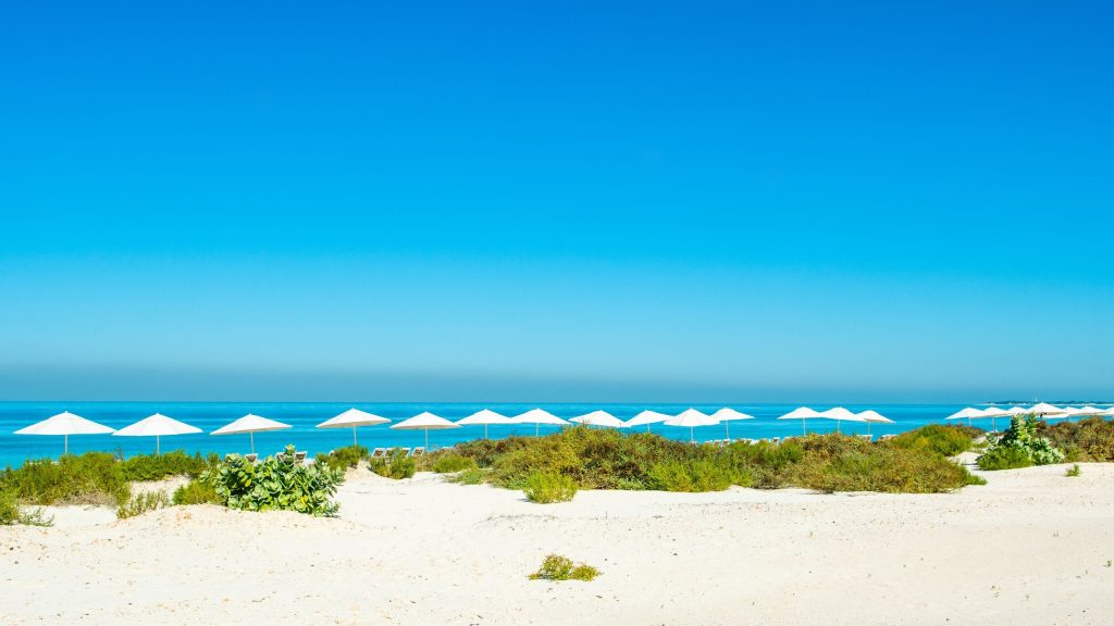 How secure and tourist-friendly are Dubais public beaches | FEW.ae