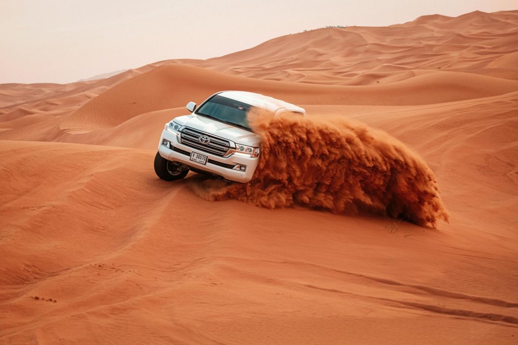 How to experience desert safari with dune bashing in Dubai | FEW.ae