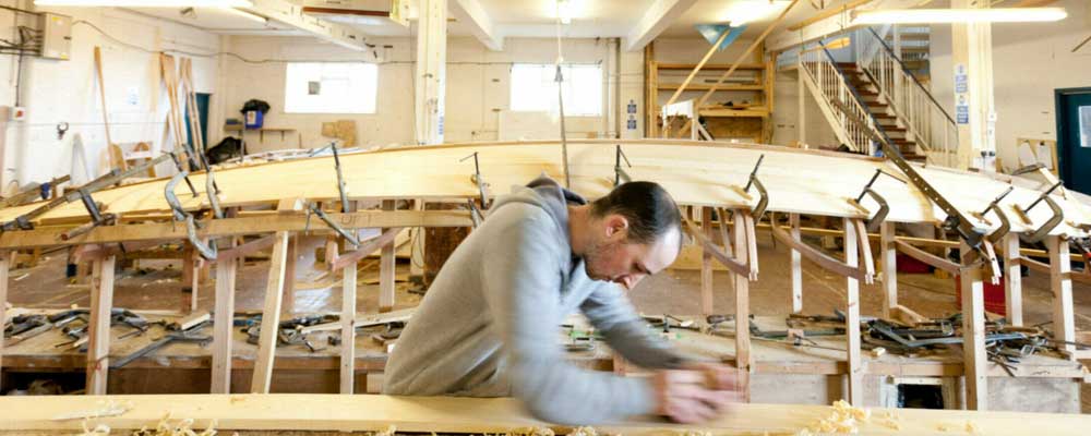 How to find boatbuilding workshops in Dubai?