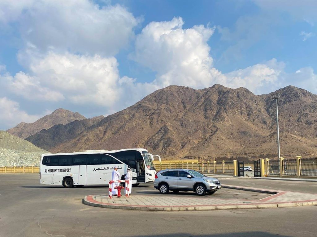 What is the best way to travel between Dubai and Oman1 | FEW.ae