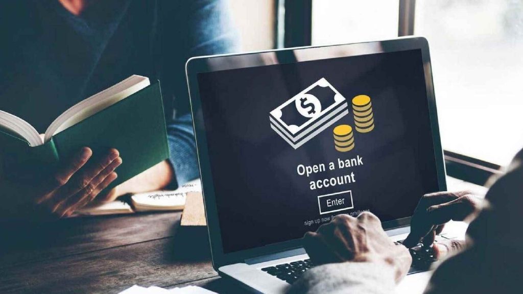 Which banks allow foreigners to open accounts in UAE?